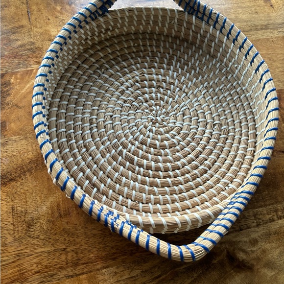 Seagrass Handle Basket - Picture 6 of 7